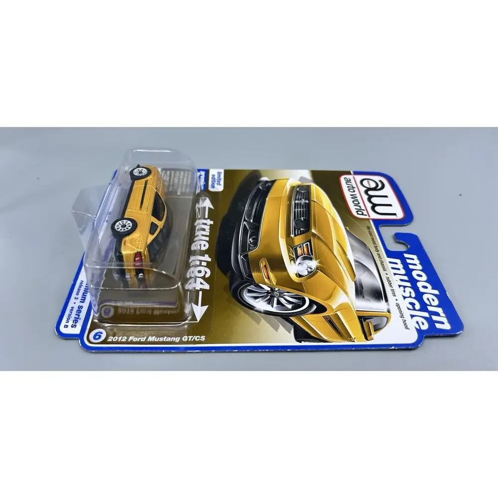 Auto World 2012 FORD Mustang GT/CS Yellow Blaze Modern Muscle Diecast 1:64 NOC